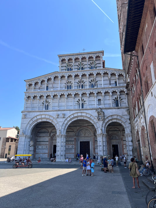 Gothic asymmetry - Duomo di Lucca